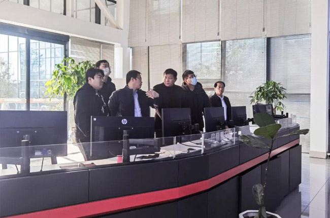 中建路橋集團考察團考察衛(wèi)輝市藍天環(huán)保材料有限公司