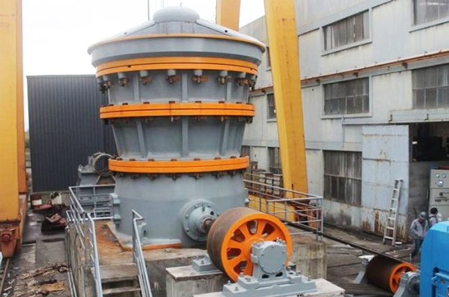 旋回式破碎機(jī)使用現(xiàn)場(chǎng) 旋回式破碎機(jī)使用現(xiàn)場(chǎng)