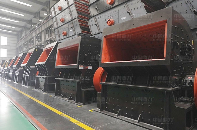 中譽鼎力大型錘式破碎機設(shè)備