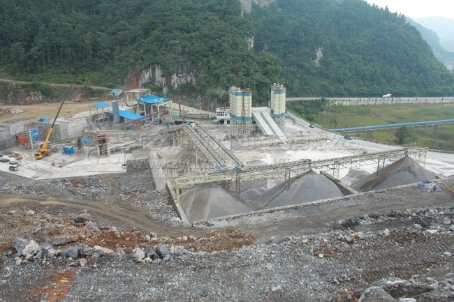 鼎力生產線現場