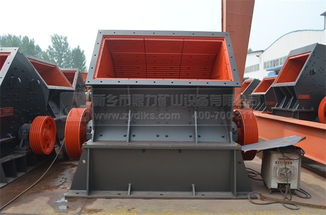 新鄉鼎力主打產品錘式破碎機設備