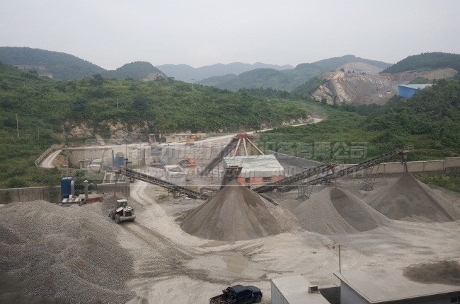 時產(chǎn)1000噸石料生產(chǎn)線現(xiàn)場