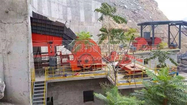 錘式破碎機給料現場