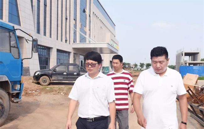 參觀新廠區(qū)