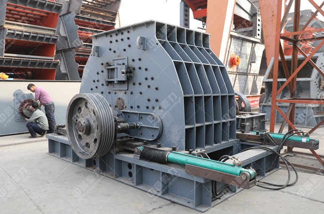 硬巖錘式破碎機