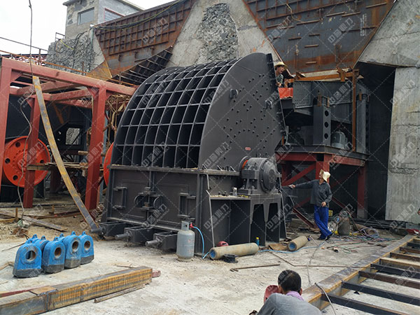 錘式破碎機應(yīng)用現(xiàn)場