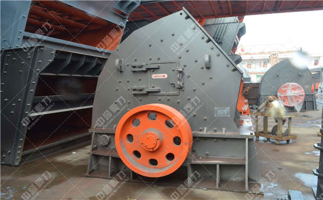 時產(chǎn)200噸錘式碎石機