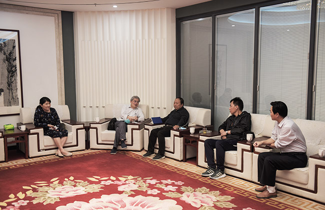 新鄉市工信局及新鄉職業技術學院導蒞臨中譽鼎力交流校企合作