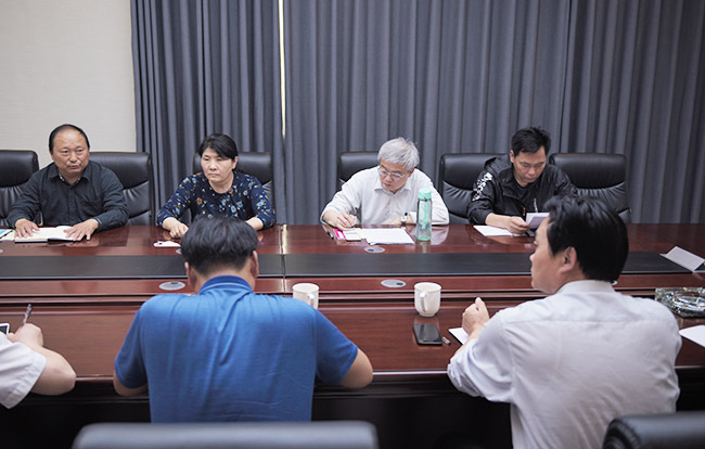 新鄉市工信局及新鄉職業技術學院導蒞臨中譽鼎力交流校企合作