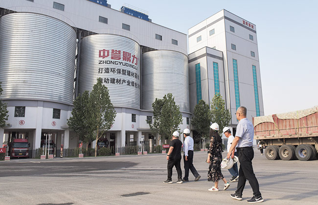 參觀藍(lán)天環(huán)保材料有限公司四位一體建材項(xiàng)目