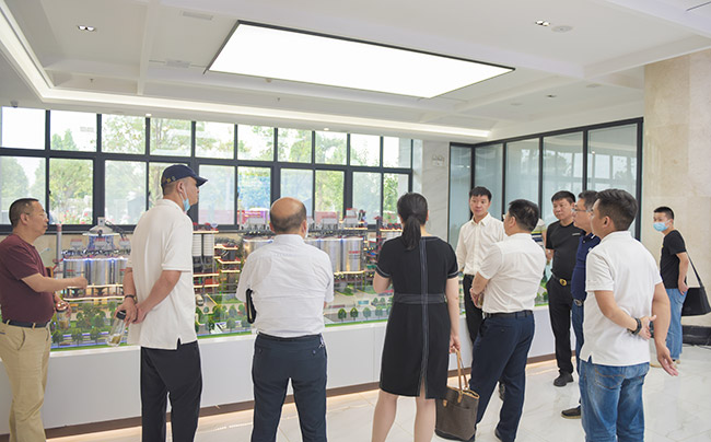 張治民董事長介紹多位一體循環建材產業園項目建設理念