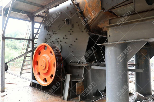 時(shí)產(chǎn)1000噸的重錘破碎機(jī)使用現(xiàn)場