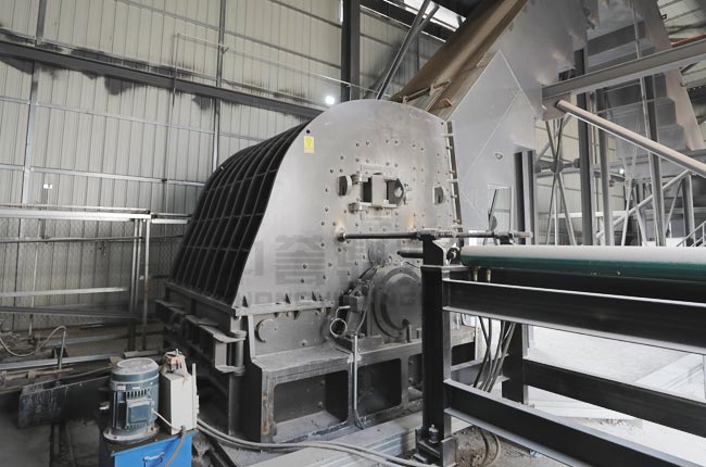 反擊錘式破碎機使用現場 反擊錘式破碎機使用現場